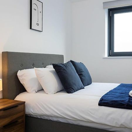 Modern 2 Bed Salford Apartment Stunning Views Manchester Exterior photo