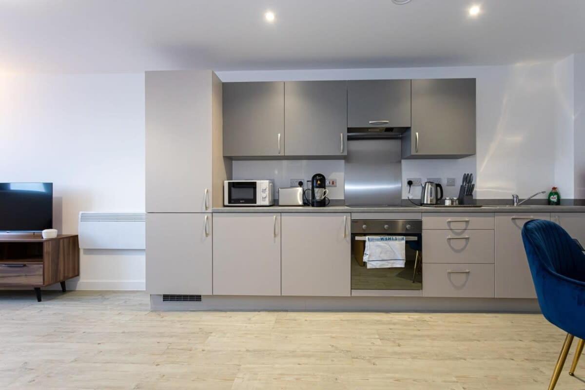 Modern 2 Bed Salford Apartment Stunning Views Manchester Exterior photo