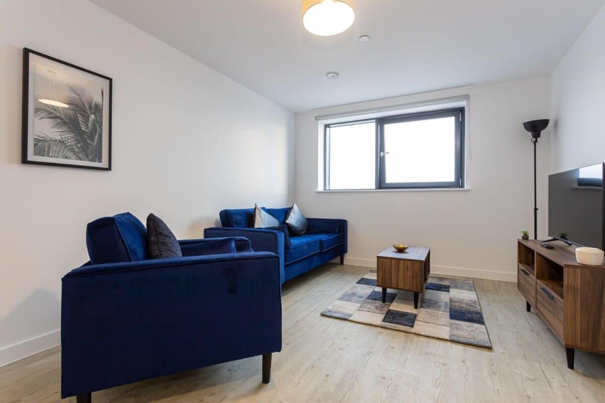 Modern 2 Bed Salford Apartment Stunning Views Manchester Exterior photo