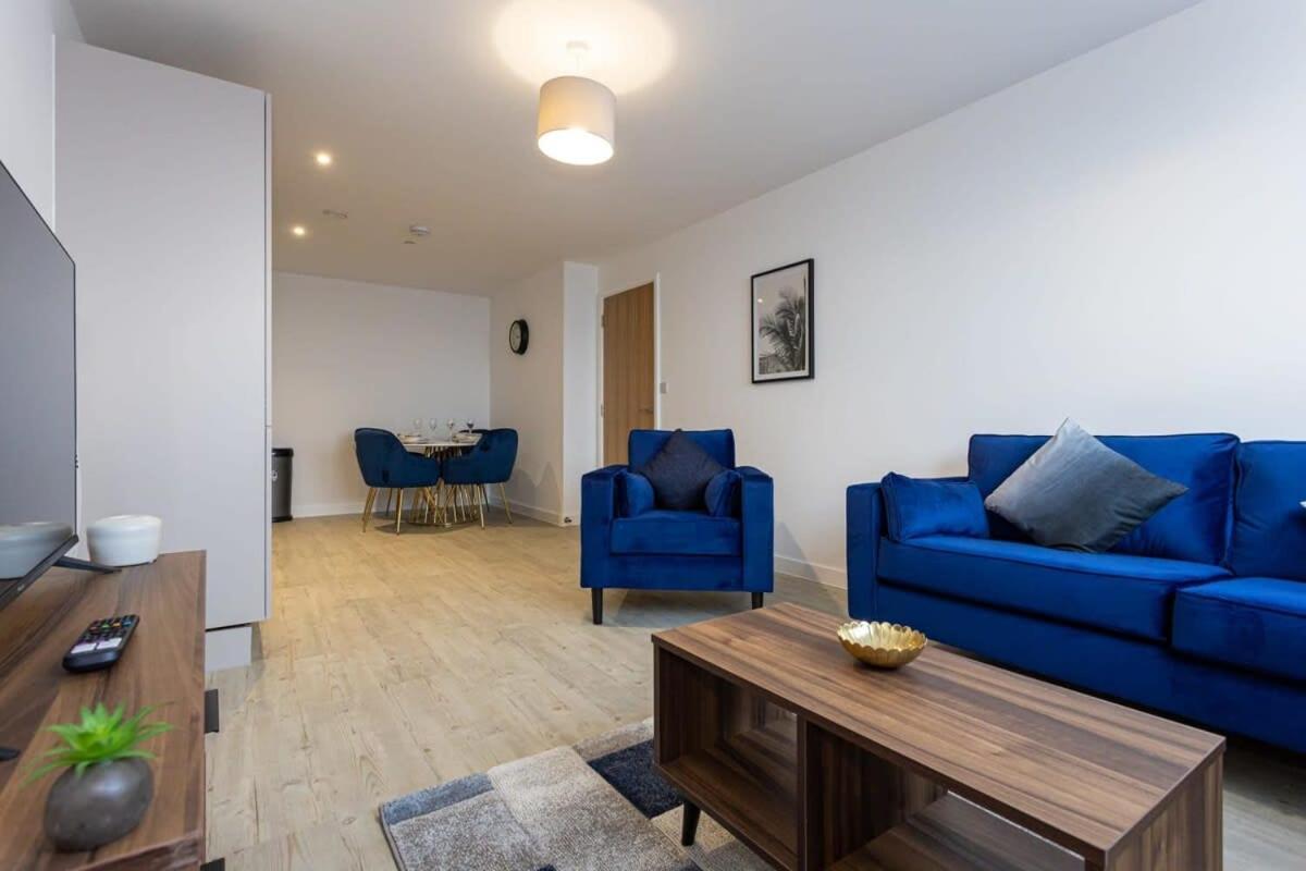 Modern 2 Bed Salford Apartment Stunning Views Manchester Exterior photo