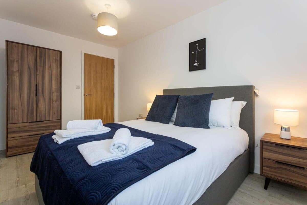 Modern 2 Bed Salford Apartment Stunning Views Manchester Exterior photo
