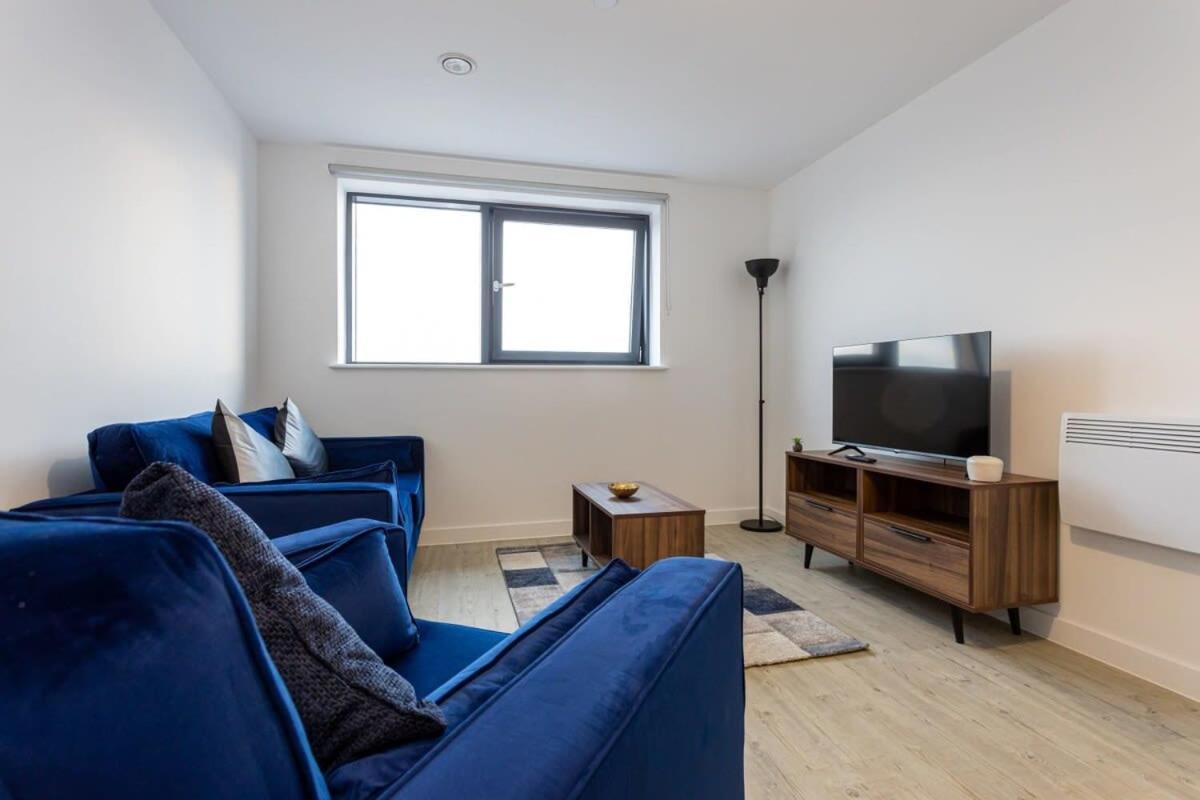 Modern 2 Bed Salford Apartment Stunning Views Manchester Exterior photo